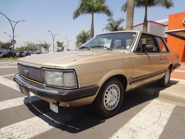 Ford-Del-rey-Série-Ouro-1983-Motor-Tudo-