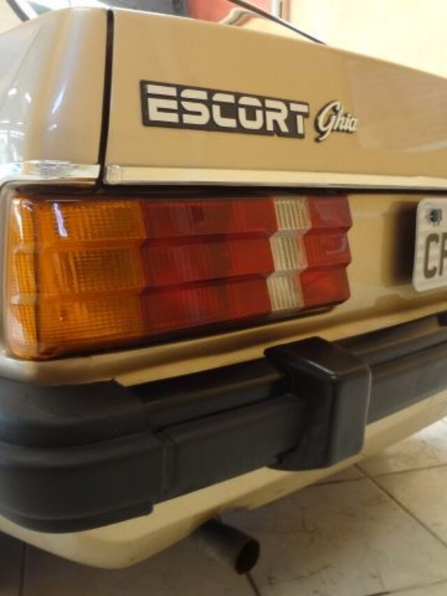 Escort-Ghia-1985