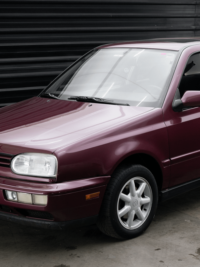 cropped-VW-Golf-GTi-2.0-1995-carros-esportivos-antigos-14.png