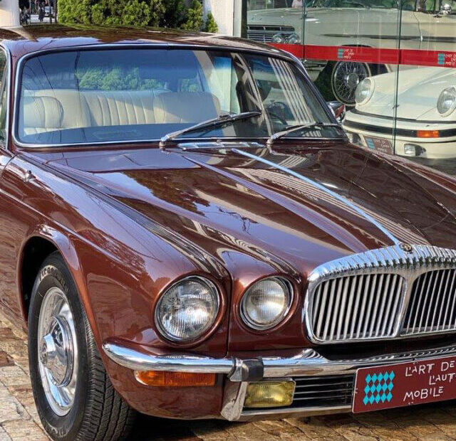 cropped-Jaguar-XJ-Daimler-Sovereing-1974-carros-de-luxo-antigos-2-1.jpg