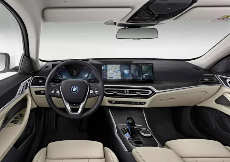 BMW i4 M50 2023 painel e interior