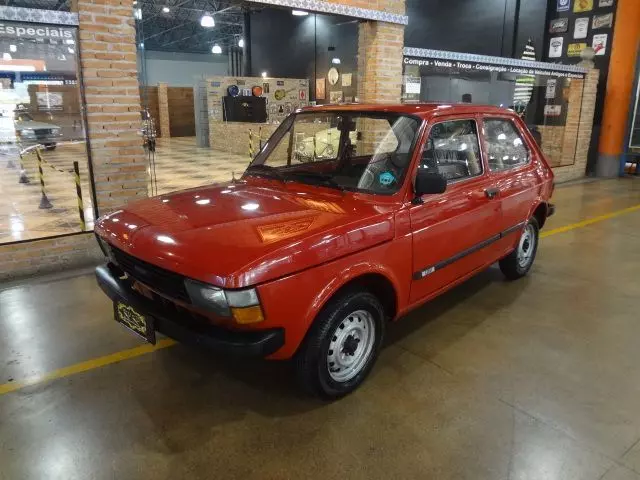 Fiat 147 vermelho