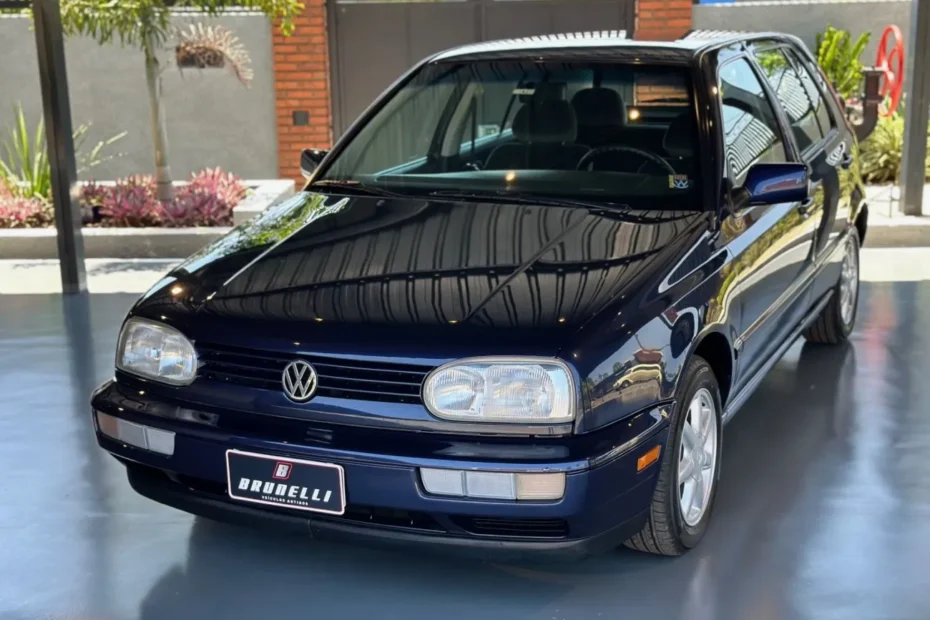VW Golf azul metálico