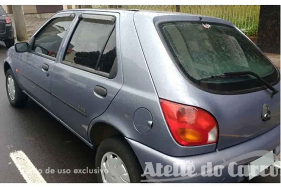 Ford Fiesta Class 1999 cinza metálico