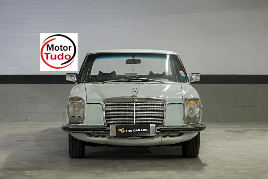 Mercedes-Benz 220 D 1974 - Foto de carro antigo