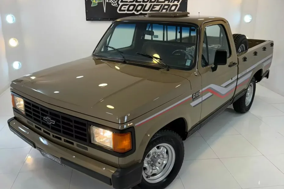 Chevrolet D-20 Custom Deluxe 1988 marrom tâmara de utilitário ostentação a clássico